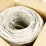 Bobina de cable de red ethernet Cat. 6a UTP de 305 m rígido de color gris - LM02600 - 04